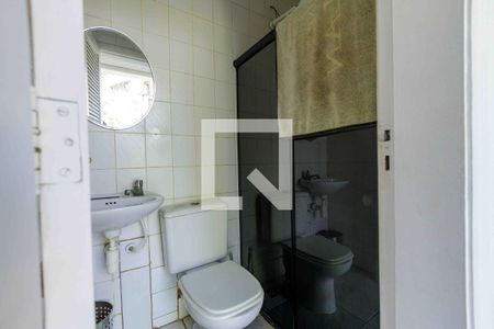 Casa de condomínio à venda com 850m², 5 quartos e 6 vagas Casa de condomínio à venda com 850m², 5 quartos e 6 vagasBanheiro Dependência