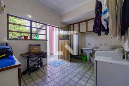 Casa de condomínio à venda com 850m², 5 quartos e 6 vagas Casa de condomínio à venda com 850m², 5 quartos e 6 vagasÁrea de Serviço