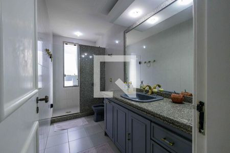 Casa de condomínio à venda com 850m², 5 quartos e 6 vagas Casa de condomínio à venda com 850m², 5 quartos e 6 vagasBanheiro