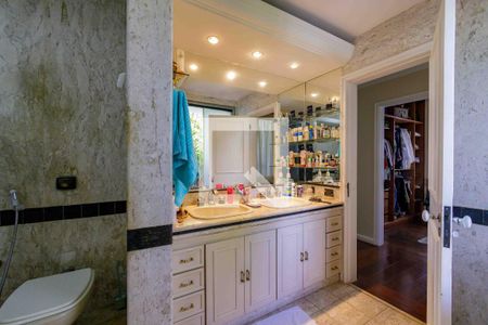 Casa de condomínio à venda com 850m², 5 quartos e 6 vagas Casa de condomínio à venda com 850m², 5 quartos e 6 vagasBanheiro Suíte 3