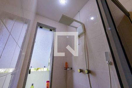 Casa de condomínio à venda com 850m², 5 quartos e 6 vagas Casa de condomínio à venda com 850m², 5 quartos e 6 vagasBanheiro Suíte 2