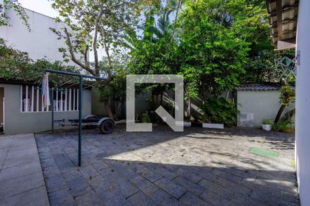 Casa de condomínio à venda com 850m², 5 quartos e 6 vagas Casa de condomínio à venda com 850m², 5 quartos e 6 vagasGaragem