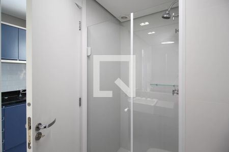 Banheiro de kitnet/studio para alugar com 1 quarto, 26m² em Indianópolis, São Paulo