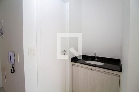 Banheiro de kitnet/studio para alugar com 1 quarto, 25m² em Cerqueira César, São Paulo