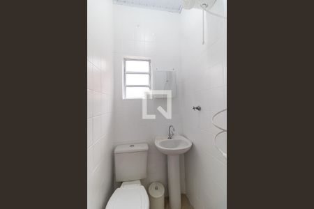 Banheiro de casa para alugar com 1 quarto, 30m² em Vila Moinho Velho, São Paulo