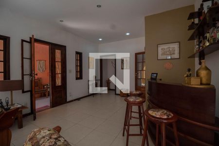 Sala  de casa à venda com 6 quartos, 450m² em Pechincha, Rio de Janeiro
