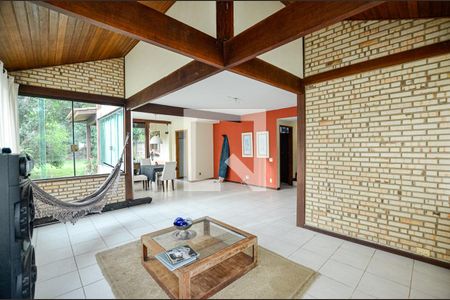 Sala de casa de condomínio à venda com 4 quartos, 263m² em Muriqui, Niterói