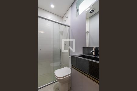 Banheiro de kitnet/studio para alugar com 1 quarto, 30m² em Alphaville Residencial Dois, Barueri