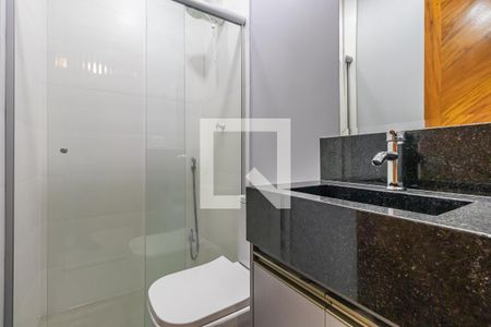 Banheiro de kitnet/studio para alugar com 1 quarto, 30m² em Alphaville Residencial Dois, Barueri