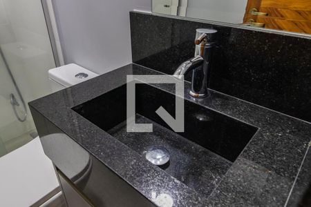 Banheiro de kitnet/studio para alugar com 1 quarto, 30m² em Alphaville Residencial Dois, Barueri