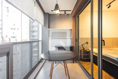 Varanda de kitnet/studio para alugar com 1 quarto, 24m² em Pinheiros, São Paulo