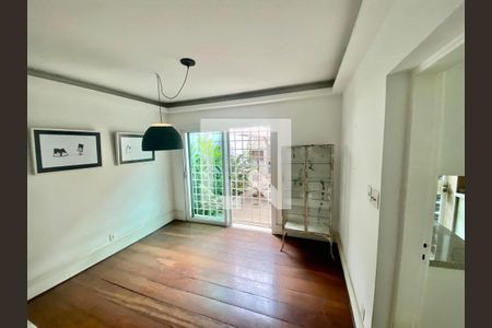 Casa à venda com 4 quartos, 180m² em Jardim das Bandeiras, São Paulo