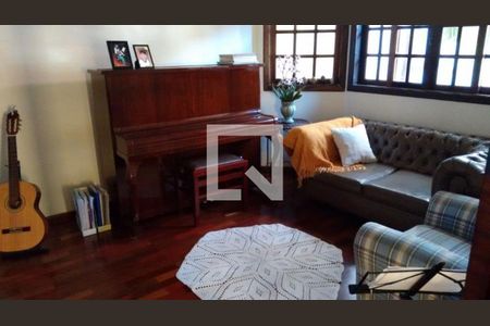 Casa à venda com 3 quartos, 140m² em Vila Carmosina, São Paulo