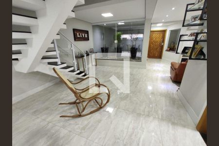 Casa à venda com 3 quartos, 305m² em Vila Curuca, Santo André