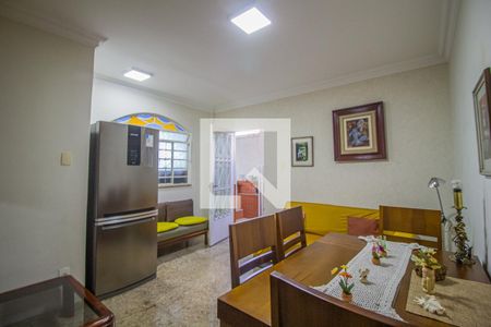 Sala de casa à venda com 4 quartos, 300m² em Alípio de Melo, Belo Horizonte