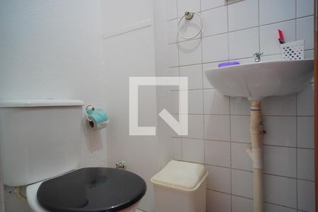 Banheiro  de apartamento para alugar com 2 quartos, 40m² em Rubem Berta, Porto Alegre