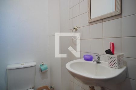 Banheiro  de apartamento para alugar com 2 quartos, 40m² em Rubem Berta, Porto Alegre