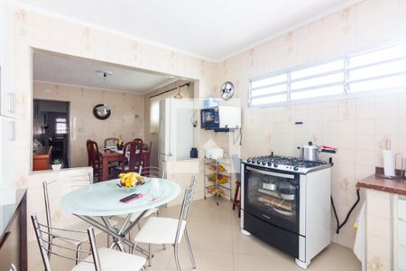 Casa à venda com 250m², 2 quartos e 2 vagas Casa à venda com 250m², 2 quartos e 2 vagasCozinha