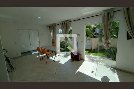 sala de casa à venda com 5 quartos, 240m² em Pechincha, Rio de Janeiro