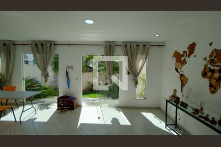 sala de casa à venda com 5 quartos, 240m² em Pechincha, Rio de Janeiro