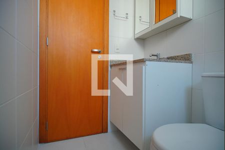 Banheiro Suíte de apartamento para alugar com 3 quartos, 81m² em Santa Maria Goretti, Porto Alegre