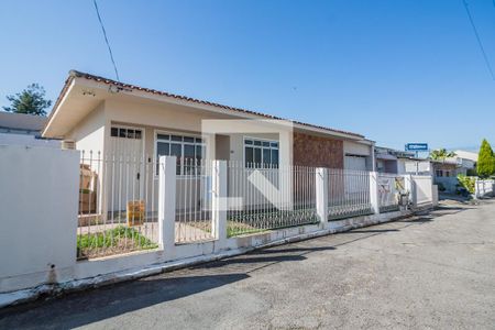 Casa para alugar com 130m², 3 quartos e 3 vagas Casa para alugar com 130m², 3 quartos e 3 vagasFachada