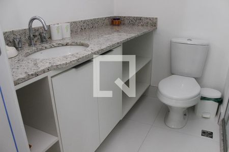 Banheiro de kitnet/studio à venda com 1 quarto, 27m² em Partenon, Porto Alegre