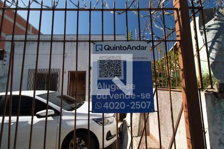 Casa à venda com 200m², 2 quartos e 5 vagas Casa à venda com 200m², 2 quartos e 5 vagasFachada