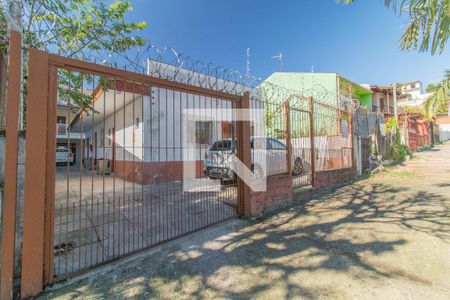 Casa à venda com 200m², 2 quartos e 5 vagas Casa à venda com 200m², 2 quartos e 5 vagasFachada