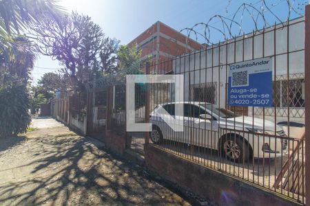 Casa à venda com 200m², 2 quartos e 5 vagas Casa à venda com 200m², 2 quartos e 5 vagasFachada