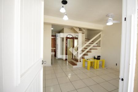 Sala de casa de condomínio para alugar com 3 quartos, 80m² em Rio Branco, Canoas