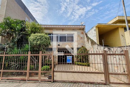 Casa à venda com 100m², 5 quartos e 7 vagas Casa à venda com 100m², 5 quartos e 7 vagasFachada