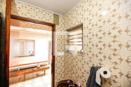 Casa à venda com 100m², 5 quartos e 7 vagas Casa à venda com 100m², 5 quartos e 7 vagasBanheiro de serviço