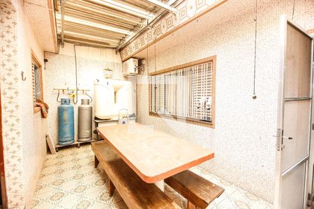 Casa à venda com 100m², 5 quartos e 7 vagas Casa à venda com 100m², 5 quartos e 7 vagasQuintal