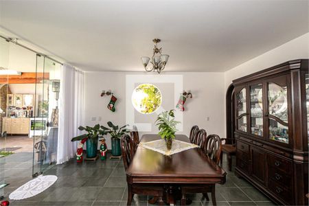 Casa à venda com 4 quartos, 450m² em Jardim Santa Helena, São Paulo
