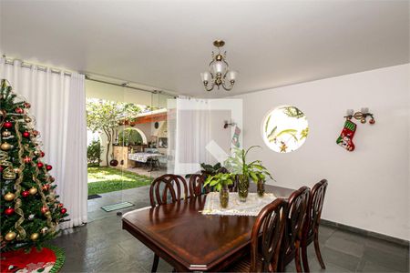 Casa à venda com 4 quartos, 450m² em Jardim Santa Helena, São Paulo