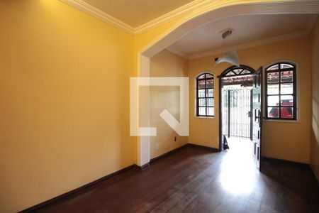 Sala de casa para alugar com 3 quartos, 150m² em Rio Branco, Belo Horizonte