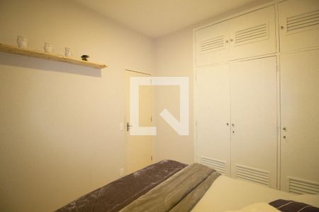 Quarto 1 de apartamento à venda com 2 quartos, 70m² em Copacabana, Rio de Janeiro