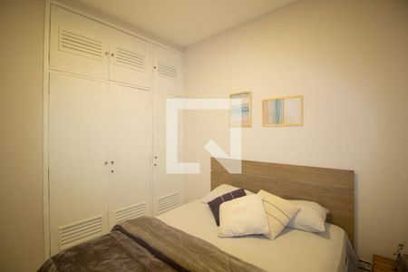 Quarto 1 de apartamento à venda com 2 quartos, 70m² em Copacabana, Rio de Janeiro