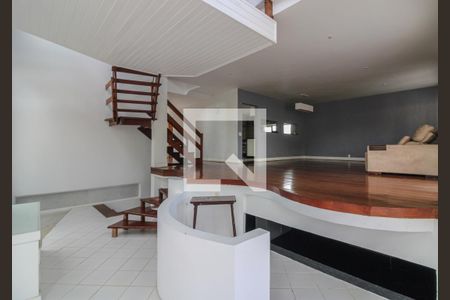Casa de condomínio à venda com 520m², 5 quartos e 3 vagasSala