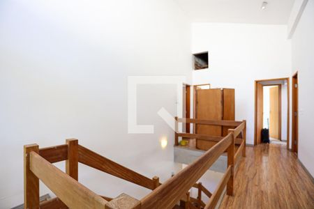 Casa de condomínio para alugar com 250m², 4 quartos e 4 vagas Casa de condomínio para alugar com 250m², 4 quartos e 4 vagasCorredor dos quartos