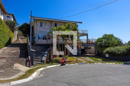 Casa de condomínio para alugar com 250m², 4 quartos e 4 vagas Casa de condomínio para alugar com 250m², 4 quartos e 4 vagasFachada da casa