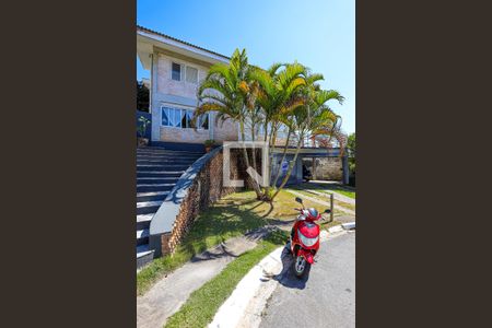 Casa de condomínio para alugar com 250m², 4 quartos e 4 vagas Casa de condomínio para alugar com 250m², 4 quartos e 4 vagasFrente da casa