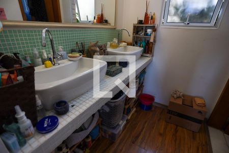 Casa de condomínio para alugar com 250m², 4 quartos e 4 vagas Casa de condomínio para alugar com 250m², 4 quartos e 4 vagasSuíte master - banheiro - detalhes