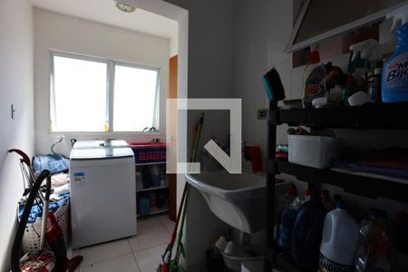 Casa de condomínio para alugar com 250m², 4 quartos e 4 vagas Casa de condomínio para alugar com 250m², 4 quartos e 4 vagasÁrea de serviço