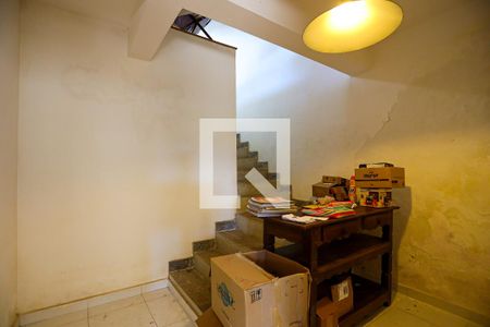 Casa de condomínio para alugar com 250m², 4 quartos e 4 vagas Casa de condomínio para alugar com 250m², 4 quartos e 4 vagasHall de entrada da garagem