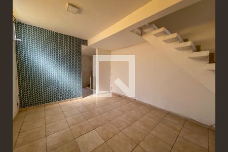 Sala de casa para alugar com 2 quartos, 70m² em Alto Caiçaras, Belo Horizonte