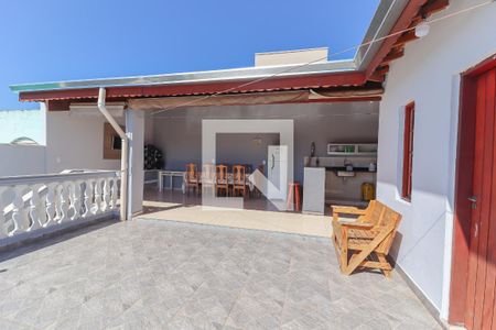 Casa à venda com 260m², 4 quartos e 3 vagas Casa à venda com 260m², 4 quartos e 3 vagasQuintal