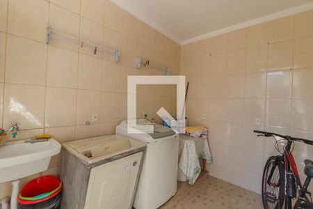 Casa à venda com 260m², 4 quartos e 3 vagas Casa à venda com 260m², 4 quartos e 3 vagasÁrea de Serviço