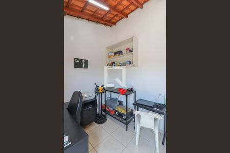 Casa à venda com 260m², 4 quartos e 3 vagas Casa à venda com 260m², 4 quartos e 3 vagasEscritório